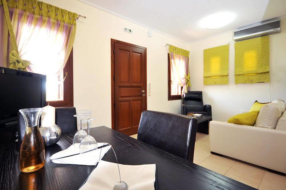 Aithra Apartments & Suites Gavrio Buitenkant foto